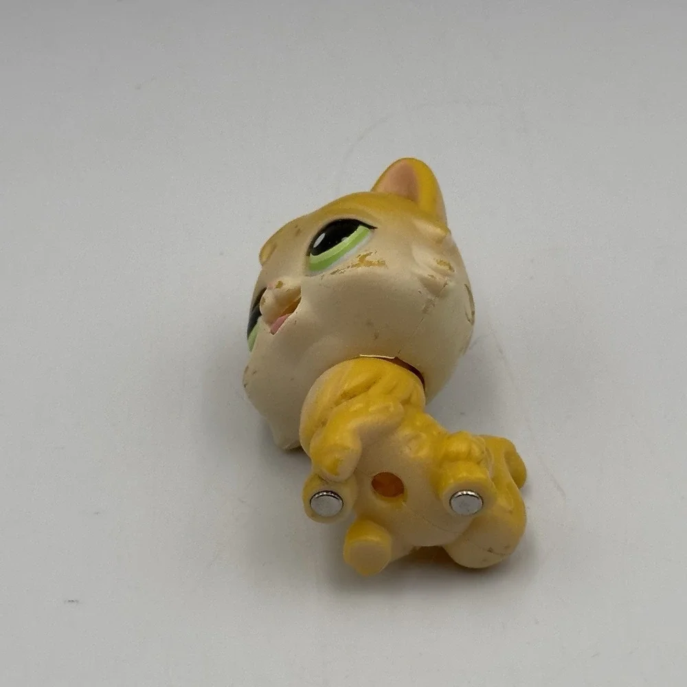 Littlest Pet Shop LPS 1st‎ Generation Yellow Cat With Moving Tongue 2005